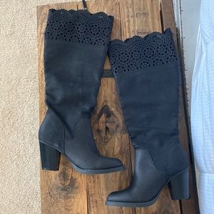❗️MOVING SALE❗️ Heeled Boots Size 6